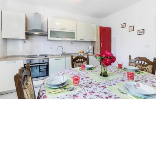 Nice apartment in Rovinj w/ 2 Bedrooms