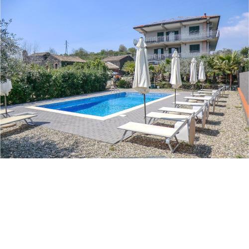 Nice Apartment In Santa Venerina With Wifi, 2 Bedrooms And Outdoor Swimming Pool