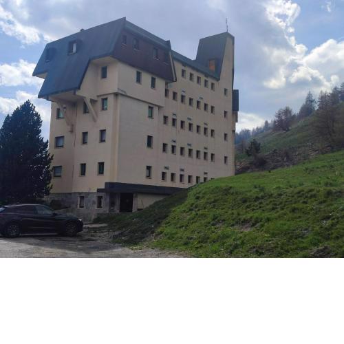 Nice apartment in Sestriere with ski storage