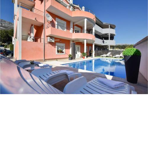 Nice apartment in Solin with Outdoor swimming pool, WiFi and 3 Bedrooms