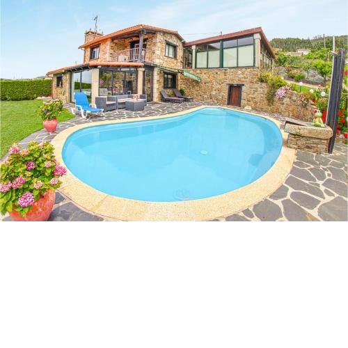 Nice apartment in Valdoviño with Outdoor swimming pool, WiFi and 2 Bedrooms
