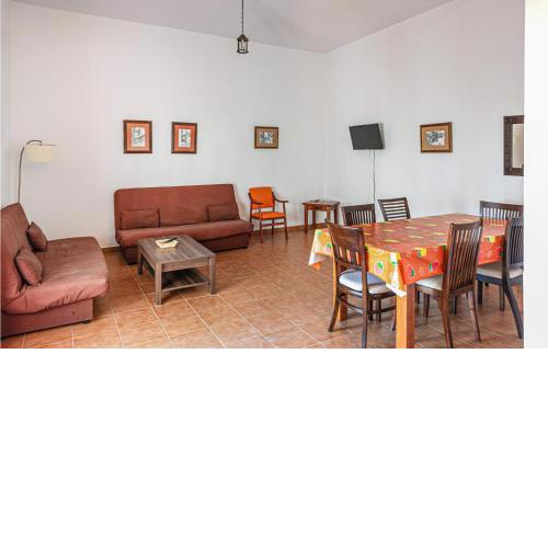 Nice apartment in Valencia de alcantara with Outdoor swimming pool, WiFi and 2 Bedrooms