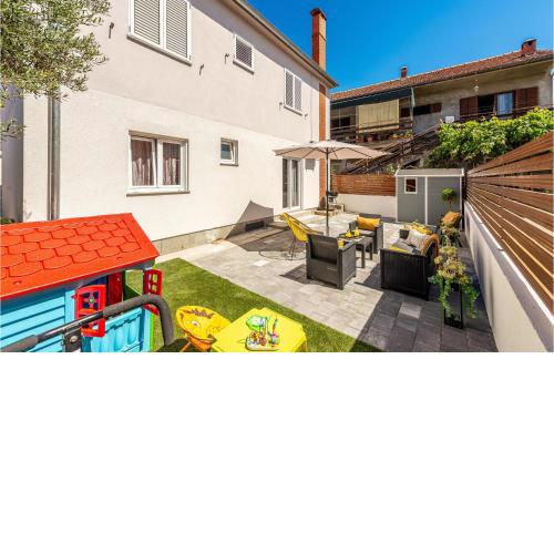 Nice apartment in Zadar with WiFi and 2 Bedrooms