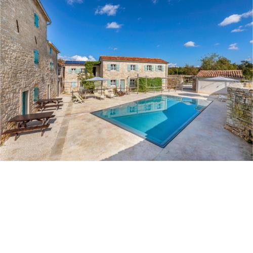 Nice apartment in Zminj with Outdoor swimming pool and 1 Bedrooms