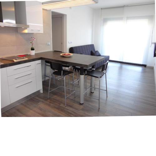Nice Apartment with balcony For 6 People - by Beahost Rentals