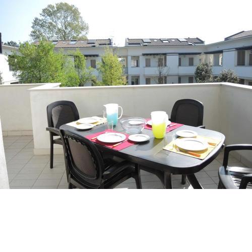 Nice Apartment with huge swimming pool and solarium no341- By Beahost Rentals