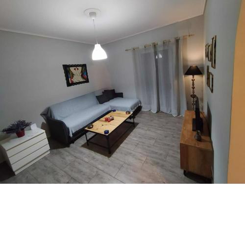 Nice& Cozy Flat 1min from the Heart of Athens.WiFi