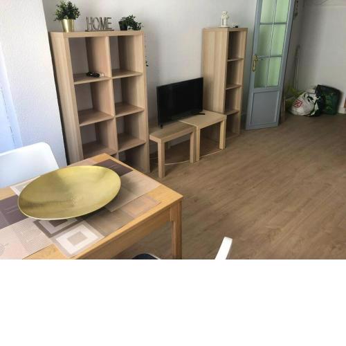 Nice flat, very near UCAM,UMU. Universities. Tram