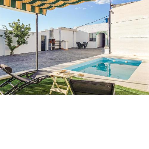 Nice home in Baena with WiFi, Outdoor swimming pool and 1 Bedrooms