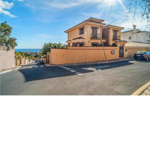 Nice Home In Benalmadena With 5 Bedrooms, Wifi And Outdoor Swimming Pool