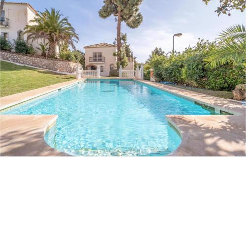 Nice home in Calahonda with Outdoor swimming pool, WiFi and 3 Bedrooms