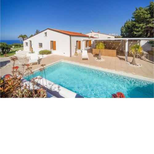 Nice home in Castellammar del Golfo with Outdoor swimming pool and 4 Bedrooms