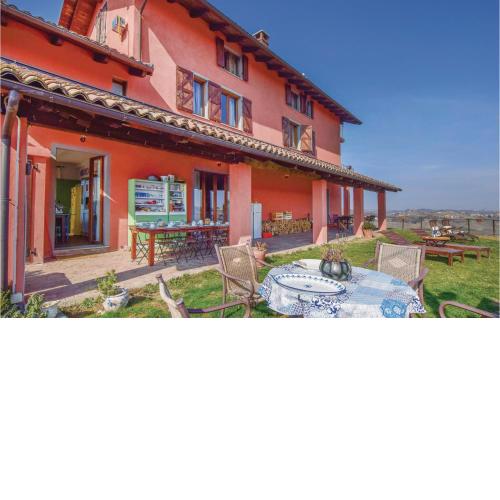 Nice home in Castelnuovo Calcea with 7 Bedrooms, WiFi and Outdoor swimming pool