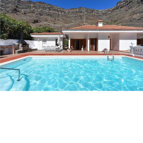 Nice Home In Cercado De Espino With Wifi, Swimming Pool And 4 Bedrooms