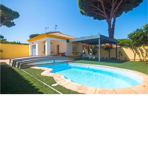 Nice home in Chiclana de la Fronter with WiFi, 3 Bedrooms and Outdoor swimming pool