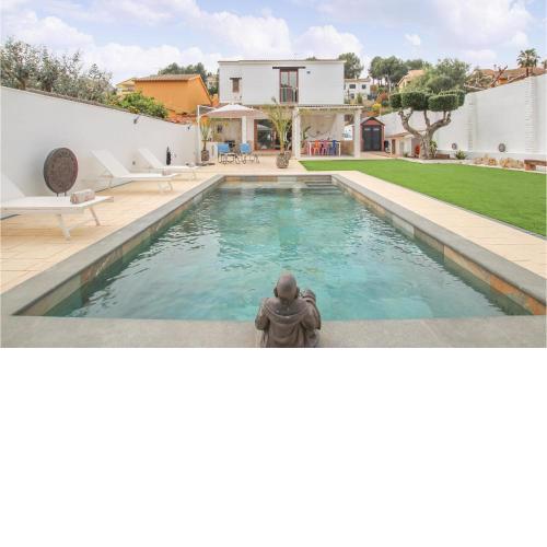 Nice Home In El Vendrell With Outdoor Swimming Pool, Private Swimming Pool And 4 Bedrooms