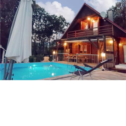 Nice home in Frkasic with Outdoor swimming pool, Jacuzzi and 3 Bedrooms