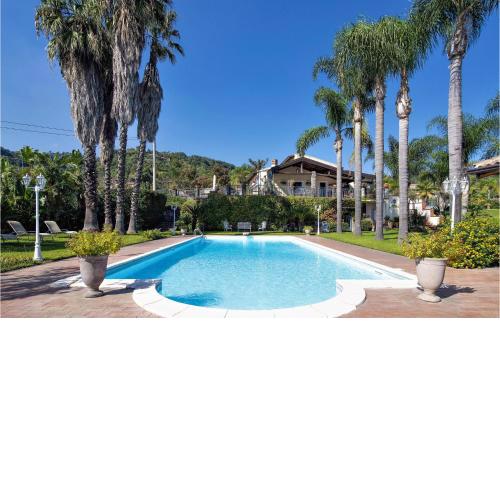 Nice home in Giarre with Outdoor swimming pool, WiFi and 5 Bedrooms