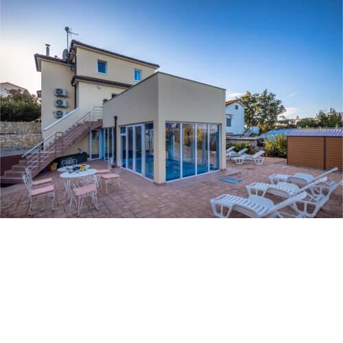 Nice home in Klimno with Jacuzzi, Sauna and WiFi