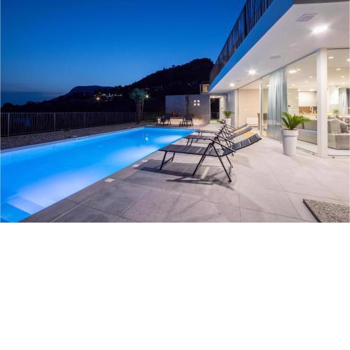 Nice home in Klis with Outdoor swimming pool, WiFi and 3 Bedrooms