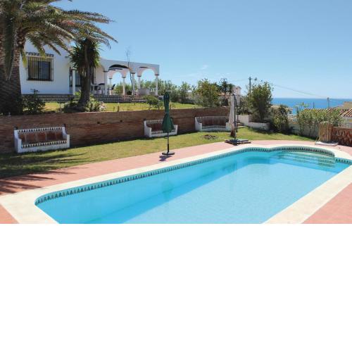 Nice home in Las Farolas with 4 Bedrooms, WiFi and Outdoor swimming pool
