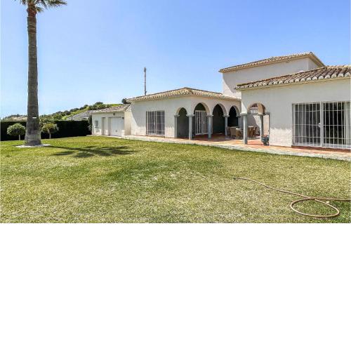 Nice Home In Las Lagunas De Mijas With Wifi, Outdoor Swimming Pool And Swimming Pool