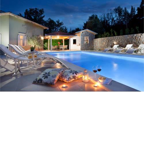 Nice home in Lovran w/ Outdoor swimming pool, WiFi and Outdoor swimming pool
