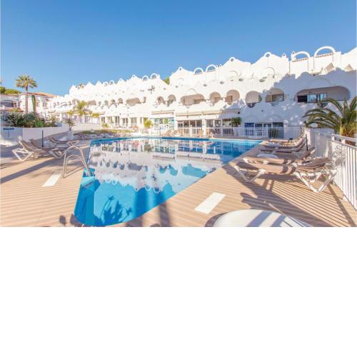 Nice home in Marbella with Outdoor swimming pool, WiFi and 2 Bedrooms