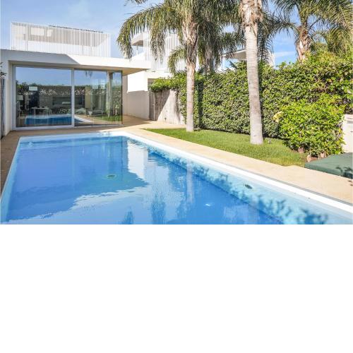 Nice home in Marina di Ragusa with Outdoor swimming pool, WiFi and 2 Bedrooms