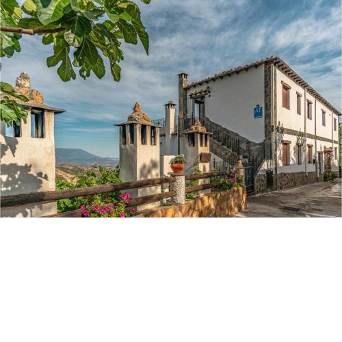 Nice home in Mecina Bombarn with Outdoor swimming pool, WiFi and 2 Bedrooms