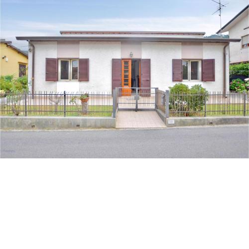 Nice Home In Piano Di Mommio With 2 Bedrooms