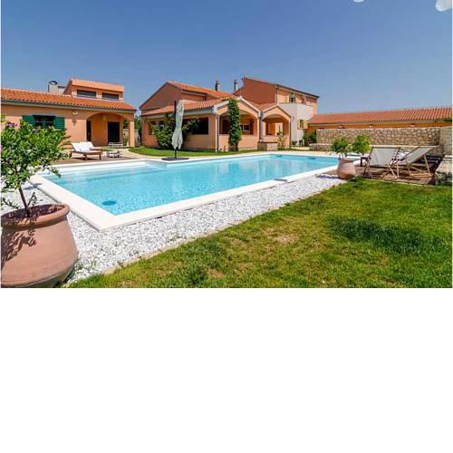 Nice home in Prkos w/ Outdoor swimming pool, Sauna and 5 Bedrooms