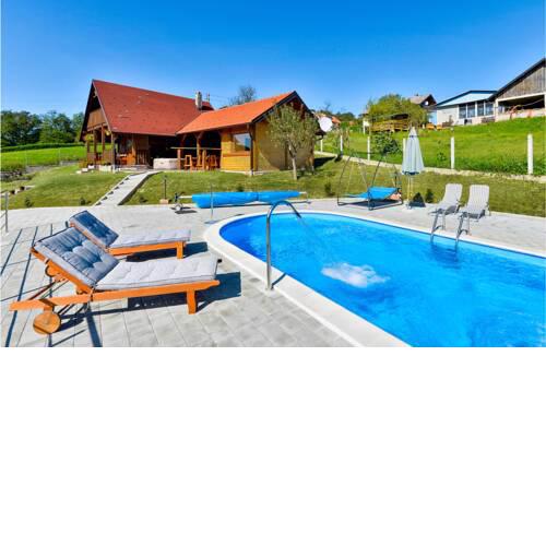 Nice home in Radakovo w/ Sauna, WiFi and Outdoor swimming pool
