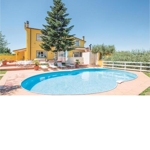Nice Home In Roma With Jacuzzi, Wifi And Outdoor Swimming Pool