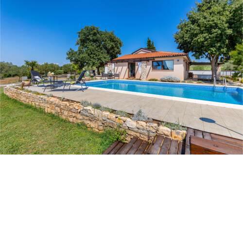 Nice home in Rovinj with Outdoor swimming pool, WiFi and 3 Bedrooms