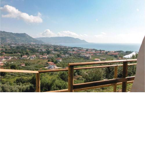 Nice home in S, M, di Castellabate with 2 Bedrooms and WiFi