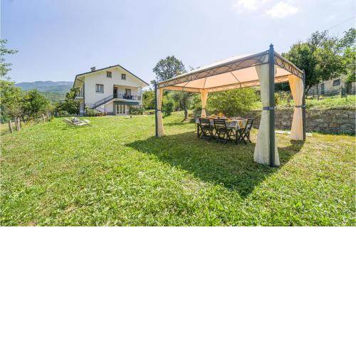 Nice home in San Pietro Vara -SP- with 3 Bedrooms and WiFi