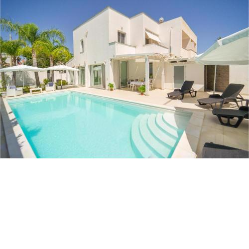 Nice home in Selinunte with Outdoor swimming pool, WiFi and 3 Bedrooms