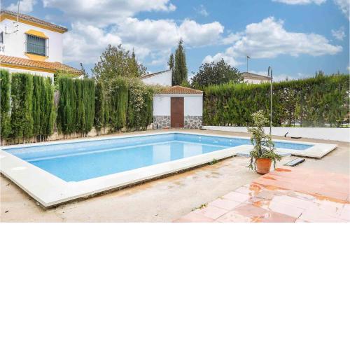 Nice Home In Sevilla With Wifi, 3 Bedrooms And Outdoor Swimming Pool