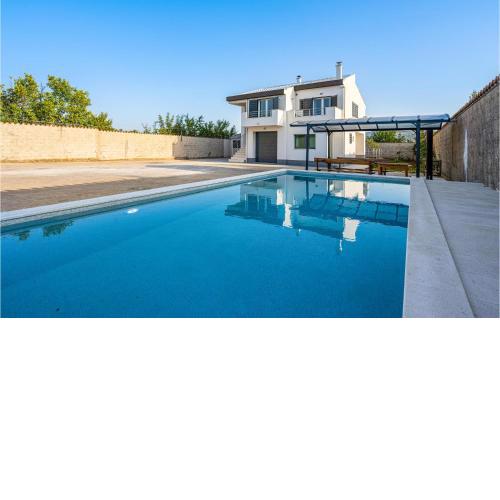 Nice home in Sibenik with Outdoor swimming pool, WiFi and 2 Bedrooms