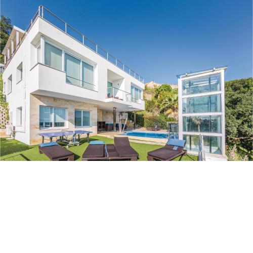Nice Home In St, Cebri De Vallalta With Jacuzzi, Outdoor Swimming Pool And Wifi
