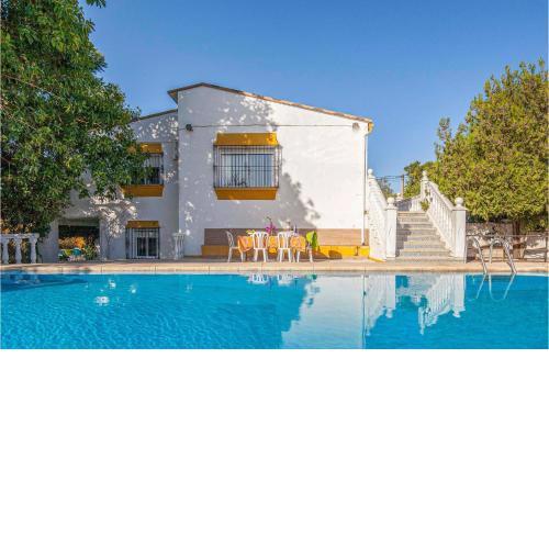 Nice Home In Tomares With 7 Bedrooms, Wifi And Swimming Pool