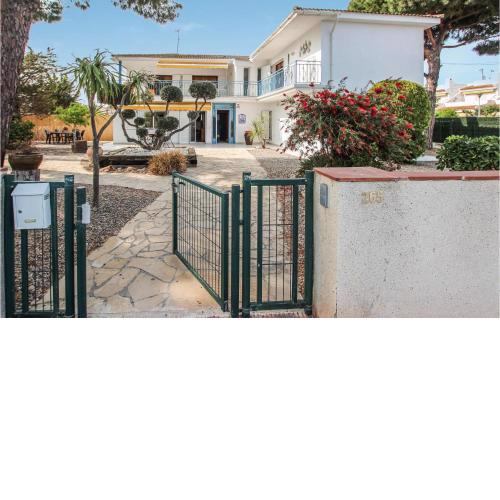 Nice Home In Torredembarra With Wifi And 7 Bedrooms