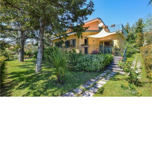 Nice home in Trecastagni with 4 Bedrooms and WiFi