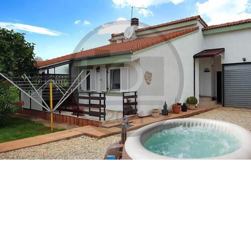 Nice home in Valbandon with Jacuzzi, WiFi and 2 Bedrooms