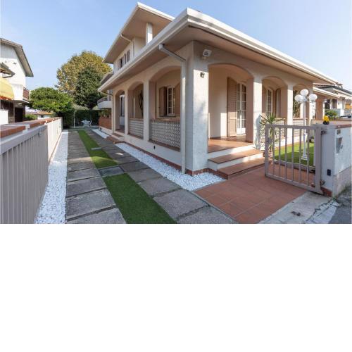 Nice Home In Viareggio With Wifi And 3 Bedrooms