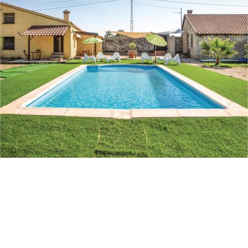 Nice home in Villanueva del Duque with 7 Bedrooms, WiFi and Outdoor swimming pool