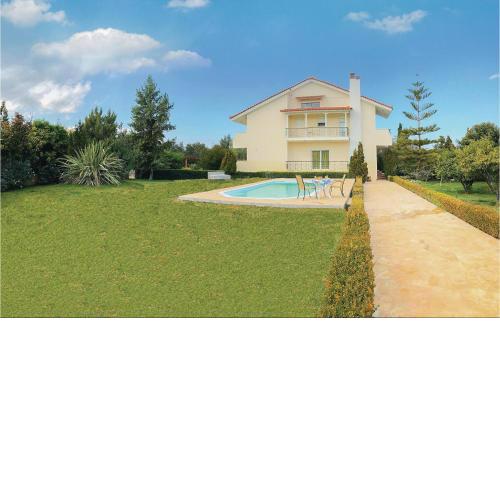 Nice Home In Xilokastro With 5 Bedrooms, Wifi And Outdoor Swimming Pool