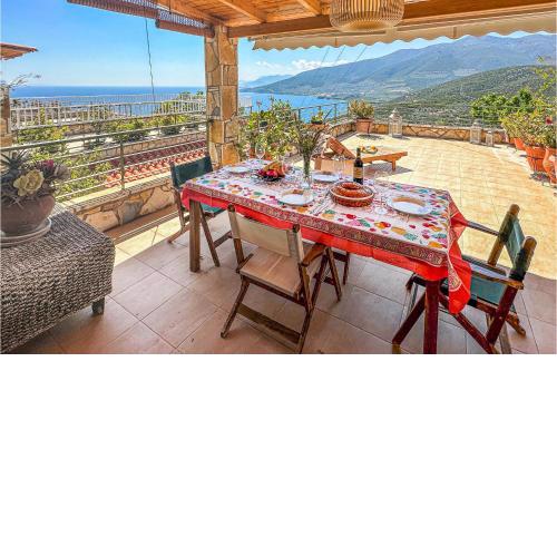 Nice Home In Xiropigado With Wifi And 4 Bedrooms