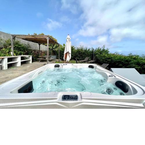 Nice house with jacuzzi, Wifi and view of the Atlantic Ocean